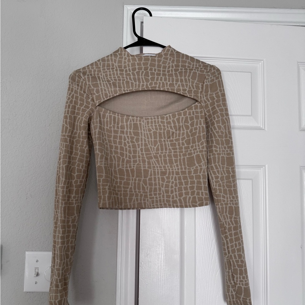 Stylish Tan Giraffe Print Long Sleeve Cropped Top with Keyhole Cut Out